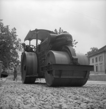 Steamroller; road building 1953.