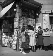 Azed newsstand: advertising for Das Beste, 1948.