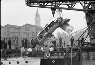 Salvaging of P16 fighter jet, harbour Romanshorn 1955.
