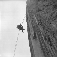 Soldier lowering, Furka 1956.