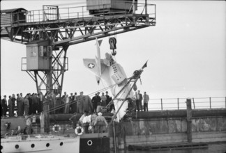 Salvaging of P16 fighter jet, harbour Romanshorn 1955.