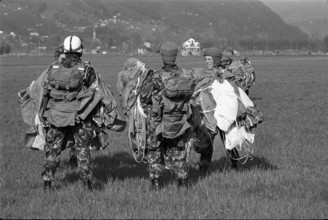 Parachute grenadiers after landing, Losone 1966.