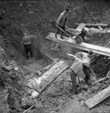 Opencast mining in Phosphate mine;  1943.