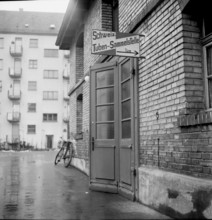 WW 2: economy of war; swiss collecting point for tin tubes.