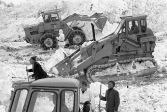 Reckingen: Clearing away snow and debris with bulldozer; 1970.