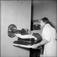 Brain tumor radiotherapy by Beta-Synchrotron, Berne 1953.