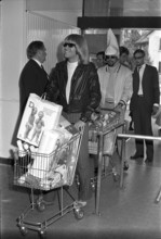 Toni Vescoli and Dude Durst shopping 1968.