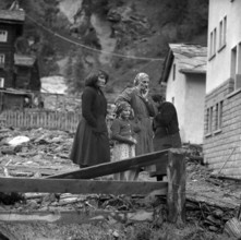 Tasch; women looking at their village devastated by flood; 1957.