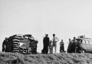 Lothar Wolff during the filming of the movie Wehrhafte Schweiz 1963.