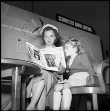 Swiss radio fair: Schweizer Radiozeitung, 1951.