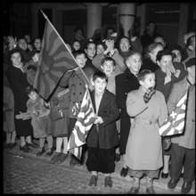 People waiting for Federal councillor Giuseppe Lepori in Ticino, one day after his election; 1954.