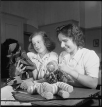 Girls knitting in favour of children from Yugoslavia, 1946.