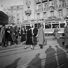 Pedestrian, passser-by;  Paradeplatz; 1941.