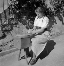 Woman carding wool, 1941.