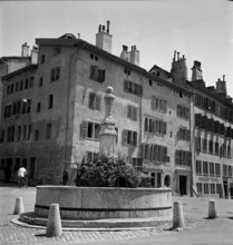 Geneva: Place du Bourg-de-Four; 1943.