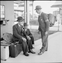 WW2 : farming camp; men arriving at train station, 1942.