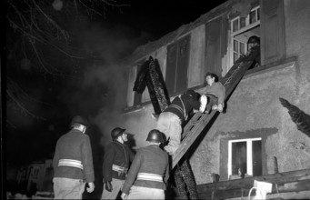 Medical service training by army and civil defence, 1970.