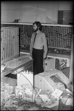 Bomb attack in Zurich mainstation; railroad official in the destroyed ticket office 1971.