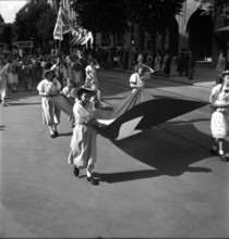 Children collecting money for Swiss donation, 1945.