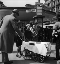 Collection of donations for the Red Cross, 1942.