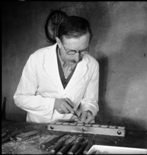 Swiss donation: producing badges, 1942.