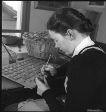 Swiss donation: producing badges, 1942.