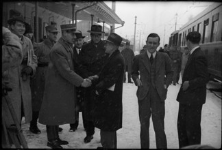 Swiss major Maurer greeting Curri, between them standing in the back Dr. Zuber, second from right: