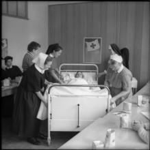Nurses at practice-sickbed, Zurich 1958.