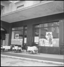 WW 2: border; action by the Red Cross, aid for children, Chiasso around 1943.