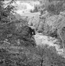 Cleaning up of the glacier ravine in Grindelwald, 1961.