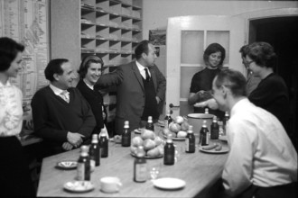 Ringier Bilderdienst: sausage snack/sausage party, 1963.