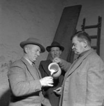 Mise des vins de la ville de Lausanne, wine auction: degustation, 1955.