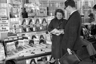Newsstand with Ringier magazines, 1967.