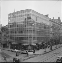 Business at the middle Bahnhofstrasse Zurich 1957.