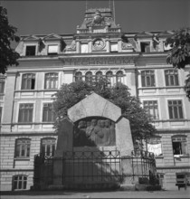 Le Locle, college of technology and Monument des Horlogers; 948.