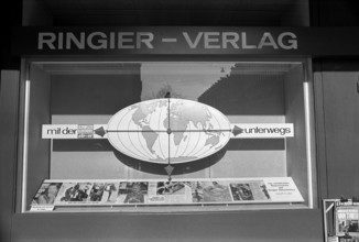 Shop window Ringier publisher: en-route with Schweizer Illustriete/sie+er, 1973.