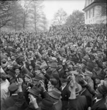 Voting at Obwalden voter's meeting 1944.