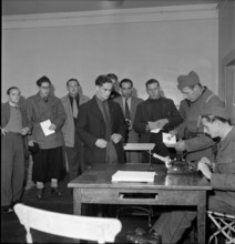 Internierte; Abreise.