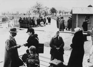 War refugees, Ramsen border, 1945.
