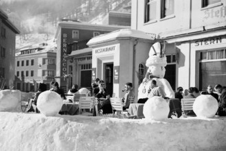 St. Moritz 1947: guests, restaurant; snowman.