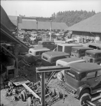 Used cars, car dump; 1941.