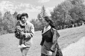 Tibetan refugees from Waldstatt visiting Rutli 1964.