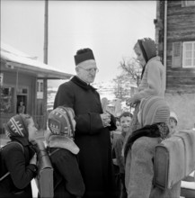 Female citizens in Unterbach could vote at a federal voting for the first time. Women in other