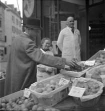 Price control; grocery store; 1942.
