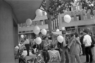 Supporting campaign for women's right to vote in Zurich, Limmatplatz 1969.