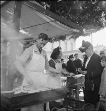 Grilled sausages sale, La Chaux-de-Fonds 1946.