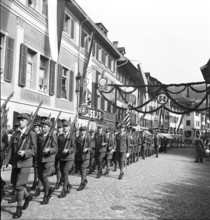 Boys with rifle, Rutenzug Brugg 1945.