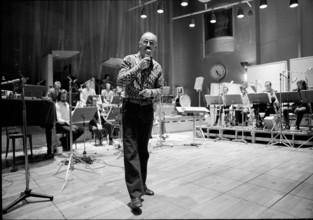 Hans Moeckel, conducting, 1971.