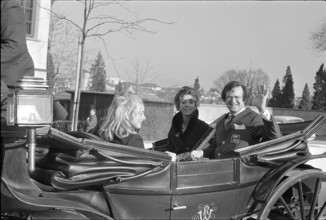 Hazy Osterwald driving in coach 1969.