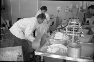 Typhoid epidemic Zermatt 1963: Desinfection of clothes.